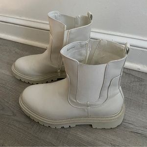 Size 10 American Eagle White Chunky Chelsea Boots